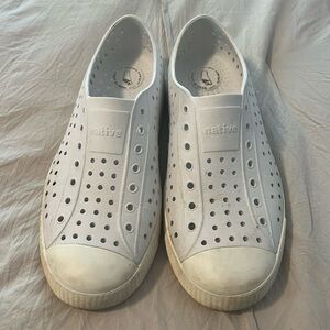 Kids size J5 Native shoes